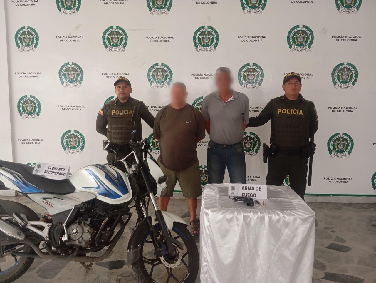Capturados dos hombres con un arma de fuego en el barrio Santofimio ...